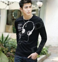 CAMISETA CON DIBUJO CASCOS DE MUSICA